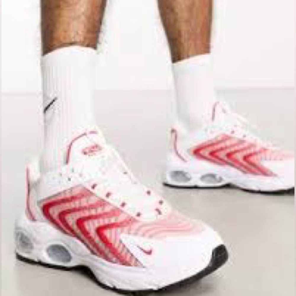 Nike TW AirMax Athletic Shoes Sports Gym White Red Swoosh Dopamine Mens Size 11